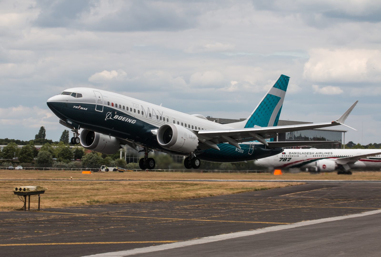 B737 aircraft